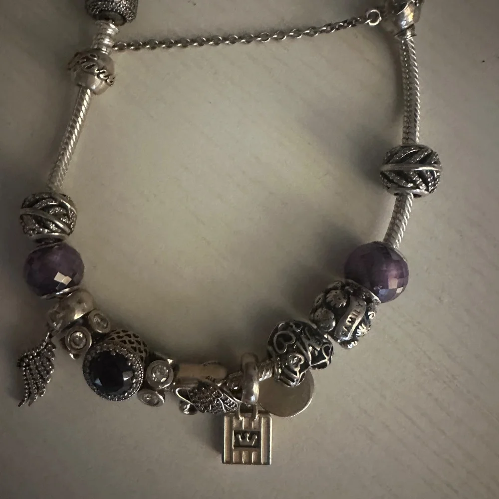 Gorgeous Pandora bracelet - Picture 2 of 3